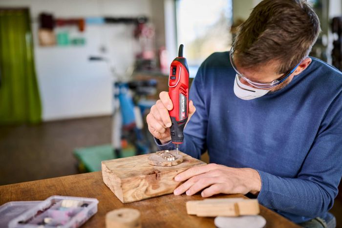 Шліфувально-гравірувальний пристрій Einhell TC-MT 150 E, 150 Вт, 10000-35000 об/хв, гнучкий вал, набір насадок, 0,56 кг