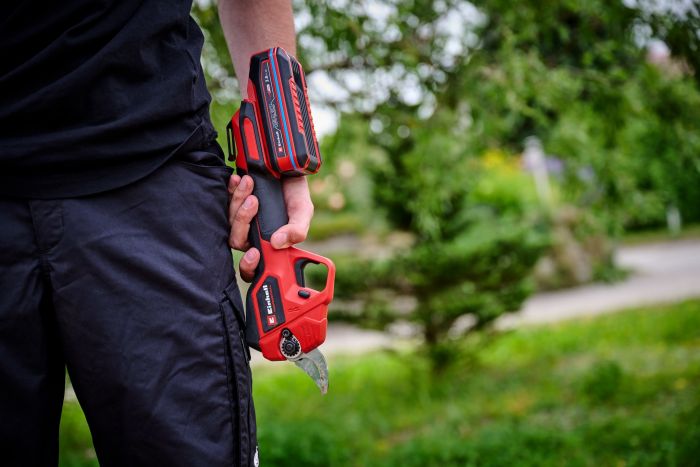 Секатор телескопічний акумуляторний Einhell GP-LS 18/28 Li T BL - Solo, PXC, 18В, безщітковий, товщ. 28/14 мм, сталь SK5, телескоп. ручка, 0.82 кг (без АКБ і ЗП)