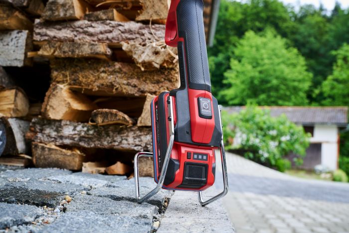 Секатор телескопічний акумуляторний Einhell GP-LS 18/28 Li T BL - Solo, PXC, 18В, безщітковий, товщ. 28/14 мм, сталь SK5, телескоп. ручка, 0.82 кг (без АКБ і ЗП)