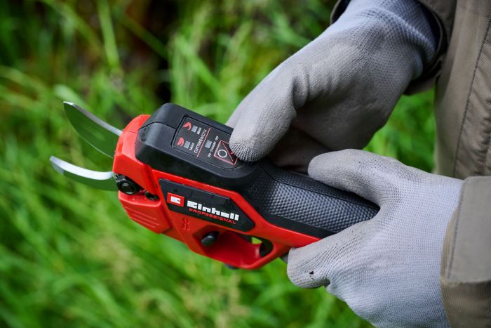 Секатор телескопічний акумуляторний Einhell GP-LS 18/28 Li T BL - Solo, PXC, 18В, безщітковий, товщ. 28/14 мм, сталь SK5, телескоп. ручка, 0.82 кг (без АКБ і ЗП)