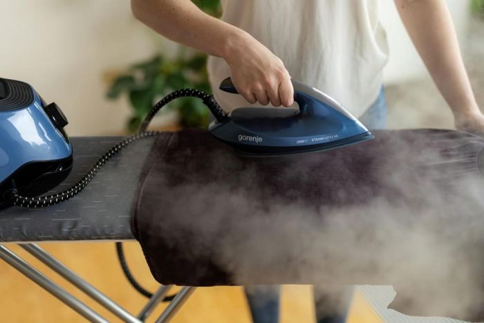 Праска-парогенератор Gorenje, 3000Вт, 1500мл, паровий удар -160гр, дисплей, керам. підошва, синій