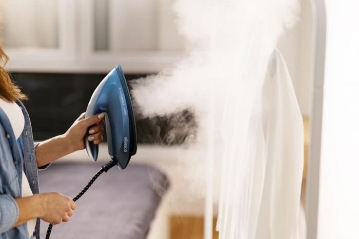 Праска-парогенератор Gorenje, 3000Вт, 1500мл, паровий удар -160гр, дисплей, керам. підошва, синій