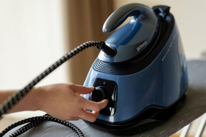 Праска-парогенератор Gorenje, 3000Вт, 1500мл, паровий удар -160гр, дисплей, керам. підошва, синій