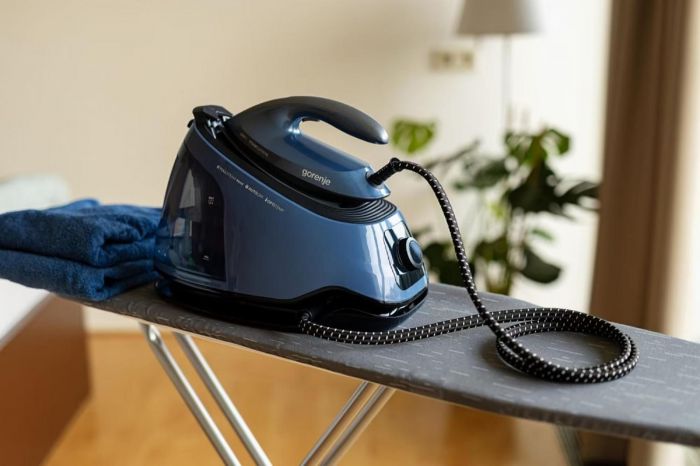 Праска-парогенератор Gorenje, 3000Вт, 1500мл, паровий удар -160гр, дисплей, керам. підошва, синій