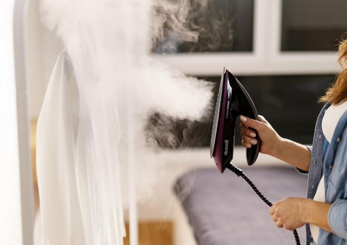 Праска-парогенератор Gorenje, 3000Вт, 1500мл, паровий удар -160гр, дисплей, керам. підошва, чорний