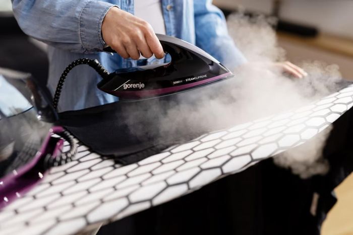 Праска-парогенератор Gorenje, 3000Вт, 1500мл, паровий удар -160гр, дисплей, керам. підошва, чорний