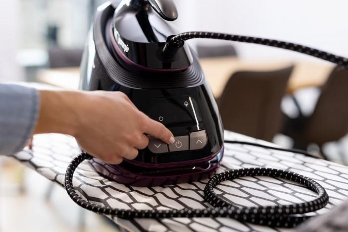 Праска-парогенератор Gorenje, 3000Вт, 1500мл, паровий удар -160гр, дисплей, керам. підошва, чорний