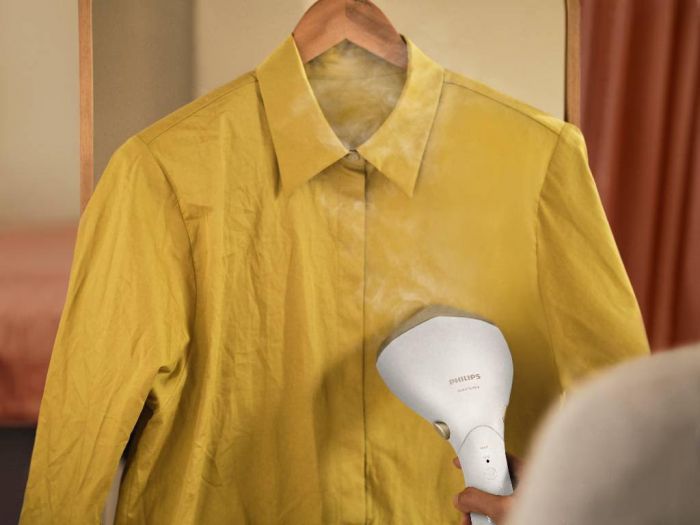 Відпарювач Philips компактний Series 7000, 1500Вт, 100 и 200мл, паровий удар -28гр, рукавичка, чохол, нерж. сталь, білий