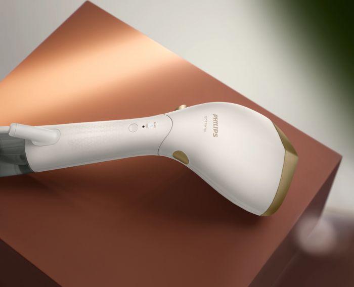 Відпарювач Philips компактний Series 7000, 1500Вт, 100 и 200мл, паровий удар -28гр, рукавичка, чохол, нерж. сталь, білий