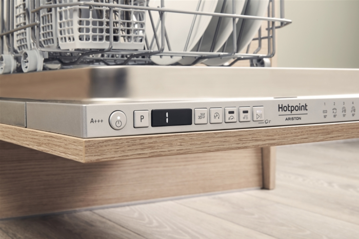 Посудомийна машина Hotpoint вбудована, 10компл., A+++, 45см, дисплей, інвертор, 3й кошик, білий