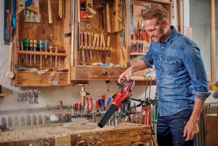 Повітродув універсальний акумуляторний Einhell GE-UB 18/250 Li E 1x4.0Ah, PXC, 18В, акумулятор 4 Аг, 15000 об/хв, 230 км/год, 120 м3/год, 1.78 кг