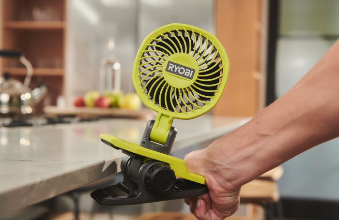 Вентилятор акумуляторний кліпса Ryobi USB Lithium RCF4-0 4В 3800об·хв обертання 325° поворот 180° 2 швидкості 0.29кг без АКБ та ЗП