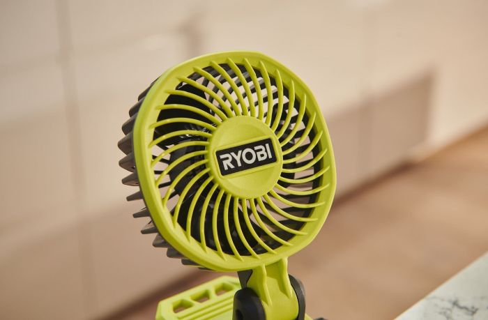 Вентилятор акумуляторний кліпса Ryobi USB Lithium RCF4-0 4В 3800об·хв обертання 325° поворот 180° 2 швидкості 0.29кг без АКБ та ЗП