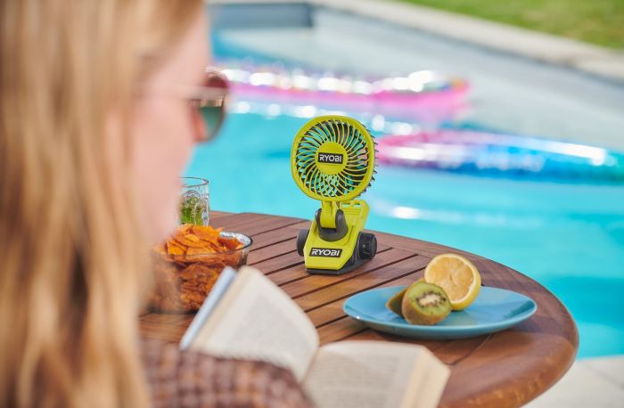 Вентилятор акумуляторний кліпса Ryobi USB Lithium RCF4-0 4В 3800об·хв обертання 325° поворот 180° 2 швидкості 0.29кг без АКБ та ЗП