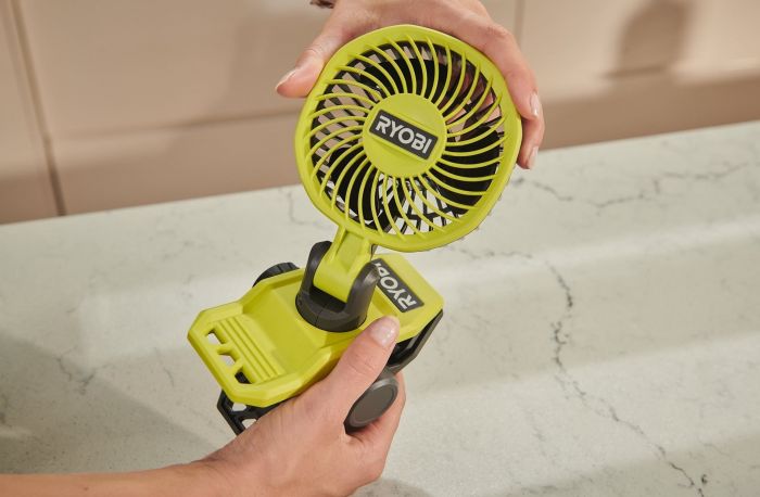 Вентилятор акумуляторний кліпса Ryobi USB Lithium RCF4-0 4В 3800об·хв обертання 325° поворот 180° 2 швидкості 0.29кг без АКБ та ЗП