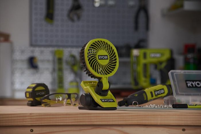 Вентилятор акумуляторний кліпса Ryobi USB Lithium RCF4-120G 4В акб 1х2А·год 3800об·хв обертання 325° поворот 180° 2 швидкості 0.29кг