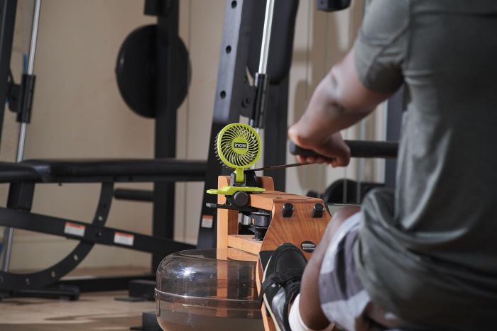 Вентилятор акумуляторний кліпса Ryobi USB Lithium RCF4-120G 4В акб 1х2А·год 3800об·хв обертання 325° поворот 180° 2 швидкості 0.29кг