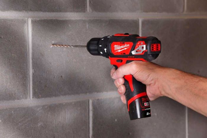 Шурупокрут-дриль акумуляторний Milwaukee M12 BPD-202C 12В 2х2А·год 30Нм 0·1500об·хв ЗП C12C жилет кейс 1.2кг