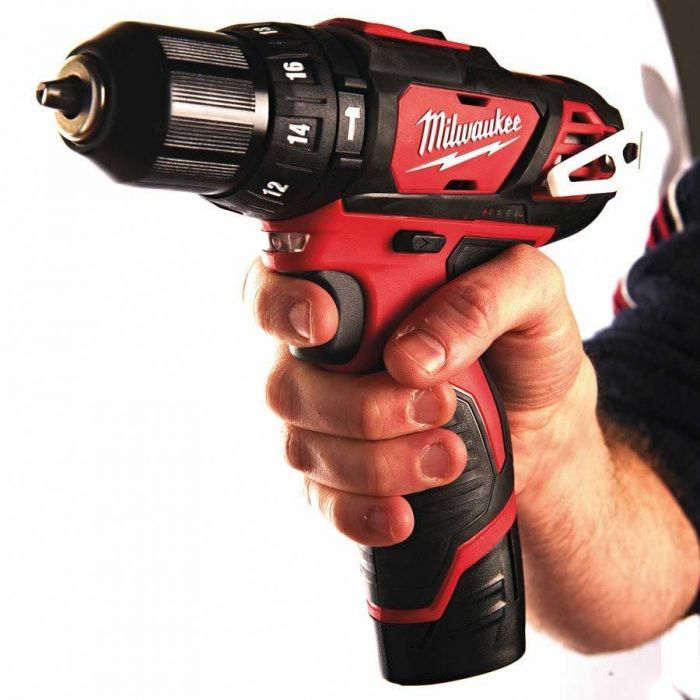 Шурупокрут-дриль акумуляторний Milwaukee M12 BPD-202C 12В 2х2А·год 30Нм 0·1500об·хв ЗП C12C жилет кейс 1.2кг