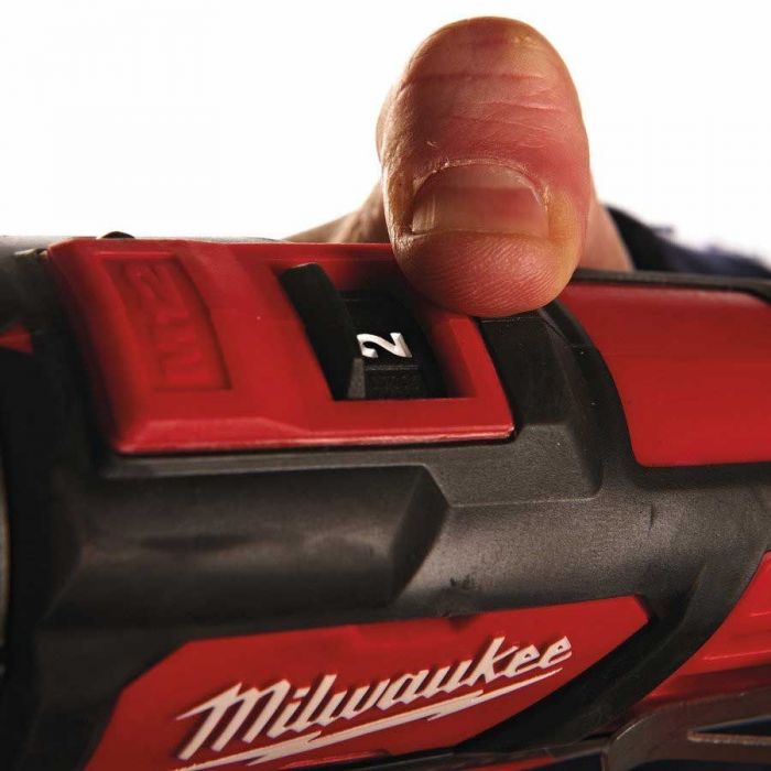Шурупокрут-дриль акумуляторний Milwaukee M12 BPD-202C 12В 2х2А·год 30Нм 0·1500об·хв ЗП C12C жилет кейс 1.2кг
