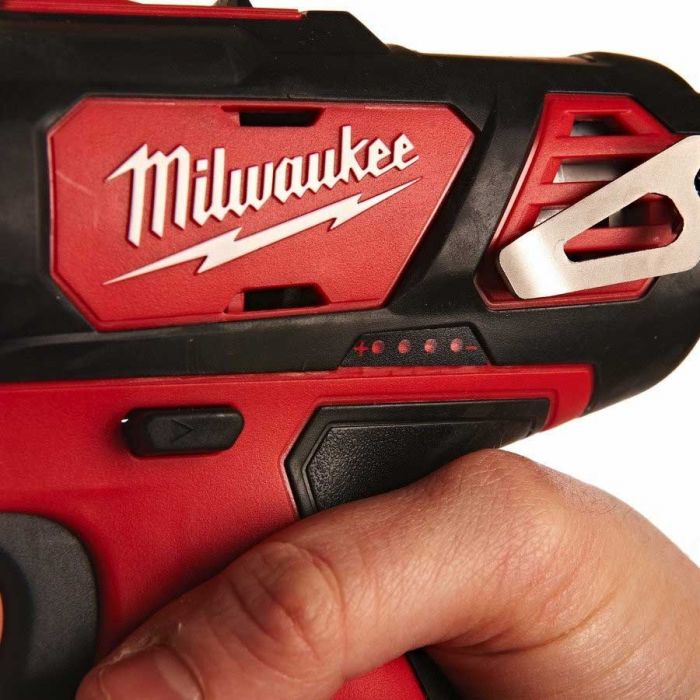 Шурупокрут-дриль акумуляторний Milwaukee M12 BPD-202C 12В 2х2А·год 30Нм 0·1500об·хв ЗП C12C жилет кейс 1.2кг