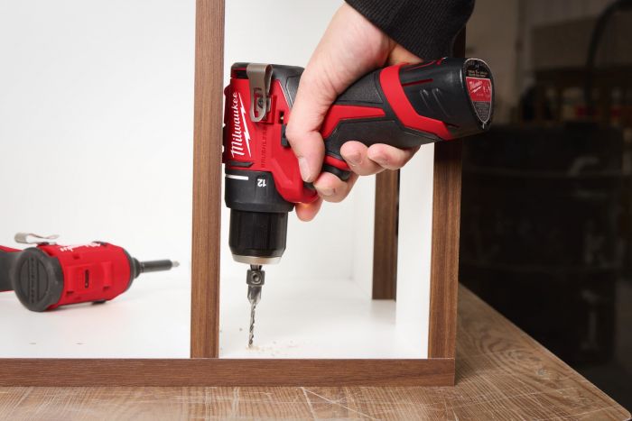 Шурупокрут-дриль акумуляторний Milwaukee M12 BLDDRC-202C 12В 2х2А·год 40Нм 0-550-1700об·хв ЗП C12C кейс 1.2кг