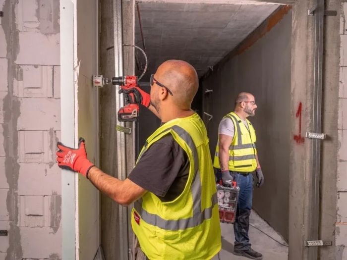 Шурупокрут-дриль акумуляторний Milwaukee BLPDRC-402С 18В 2х4А·год 60Нм 0·1700об·хв ЗП M12-18C жилет кейс 1.5кг