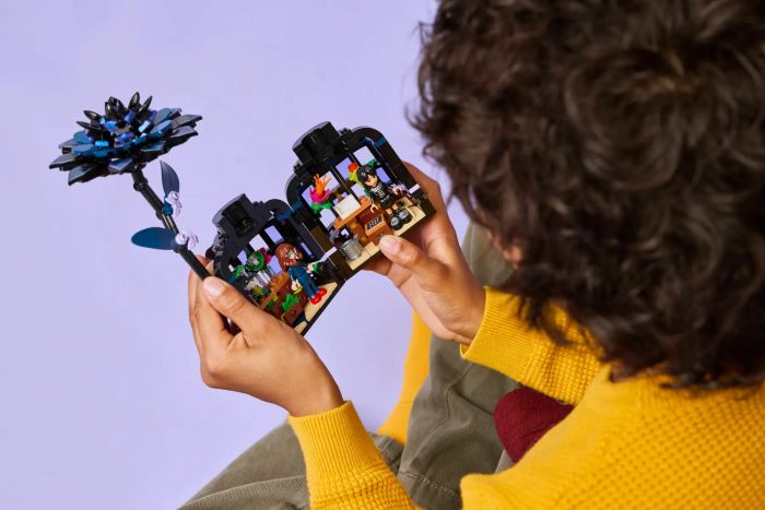 Конструктор LEGO Wednesday Квітка чорної жоржини