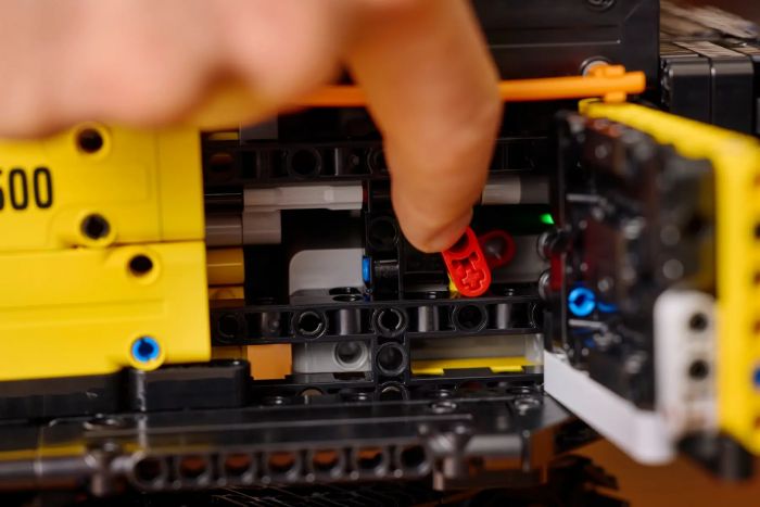 Конструктор LEGO Technic Екскаватор Volvo EC500 Hybrid
