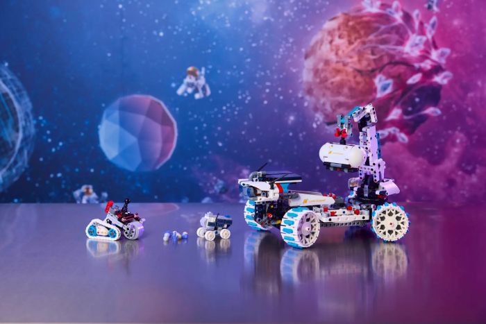 Конструктор LEGO Technic Місяцехід Lunar Outpost. Космічний корабель