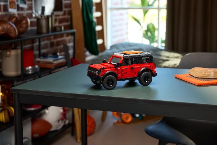 Конструктор LEGO Technic Позашляховик Ford Bronco