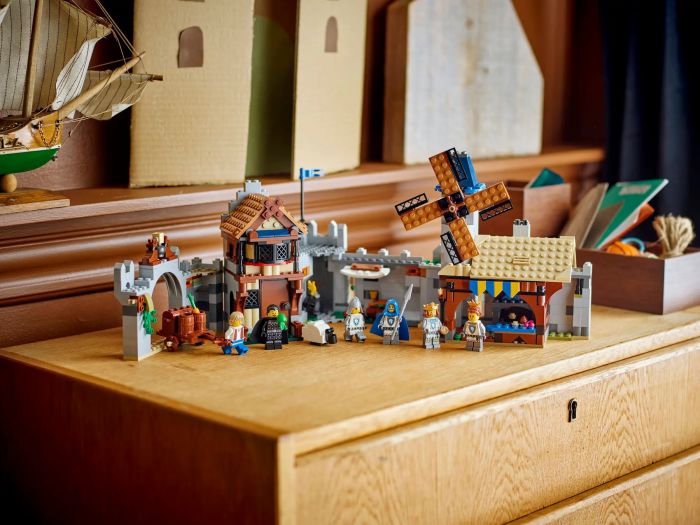 Конструктор LEGO Creator Середньовічний замок із лицарем на коні