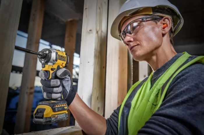 Шурупокрут ударний акумуляторний DeWalt XR Li-Ion PowerStack 18В 1х1.7А·год 206Нм 3250об/хв 3800уд/хв кейс 0.95кг