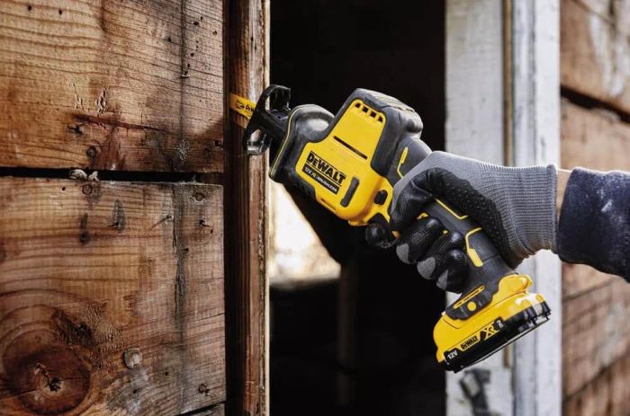 Пила шабельна акумуляторна DeWalt 10.8/12В XR Li-lon безщіткова 0-2800ход/хв 16мм 1.38кг без АКБ і ЗП