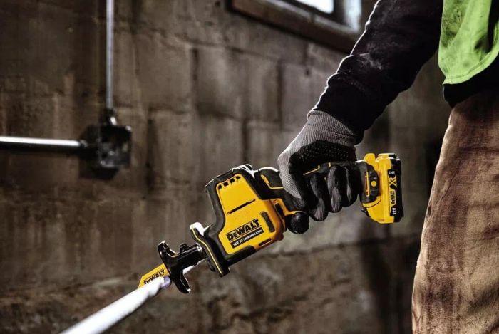 Пила шабельна акумуляторна DeWalt 10.8/12В XR Li-lon безщіткова 0-2800ход/хв 16мм 1.38кг без АКБ і ЗП
