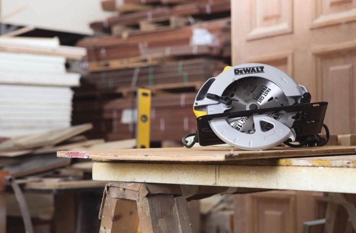 Пила дискова DeWalt 1350Вт 184мм 5500об/хв 3.66кг