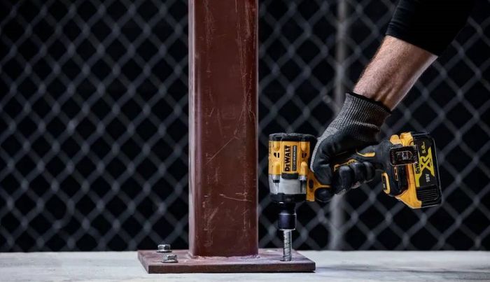 Гайковерт ударний DeWalt XR Li-Ion безщітковий 18В 610Нм 2500об·хв 3550уд/хв 1/2" 1.1кг без АКБ і ЗП