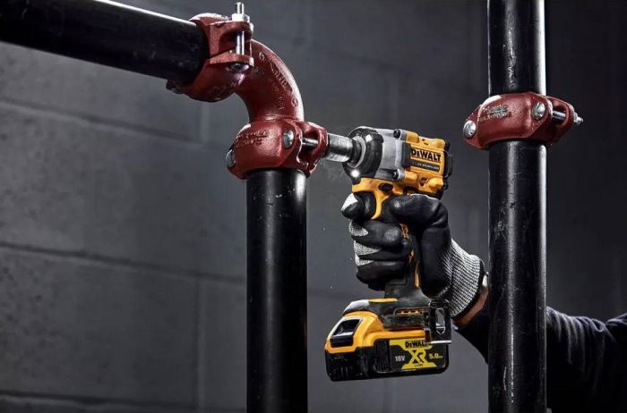 Гайковерт ударний DeWalt XR Li-Ion безщітковий 18В 610Нм 2500об·хв 3550уд/хв 1/2" 1.1кг без АКБ і ЗП