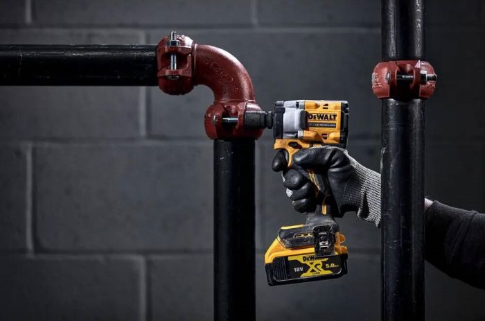 Гайковерт ударний DeWalt XR Li-Ion безщітковий 18В 610Нм 2500об·хв 3550уд/хв 1/2" 1.1кг без АКБ і ЗП