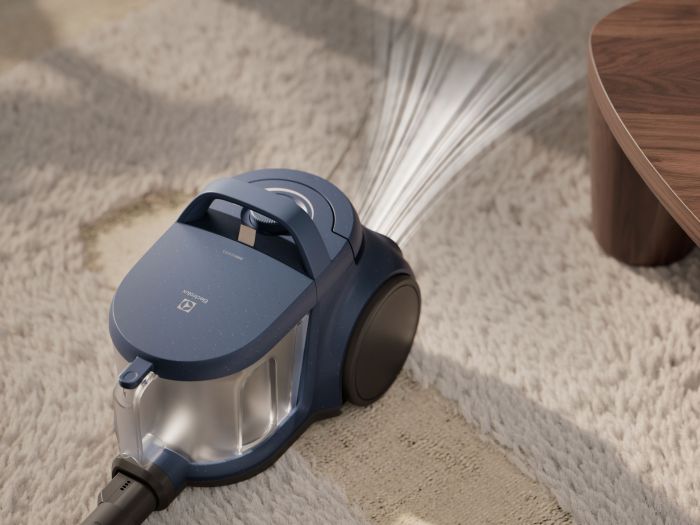 Пилосос Electrolux контейнерний, 850Вт, конт пил -2л, HEPA12, 2 насадки, синій