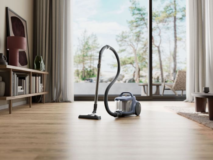 Пилосос Electrolux контейнерний, 850Вт, конт пил -2л, HEPA12, 2 насадки, синій