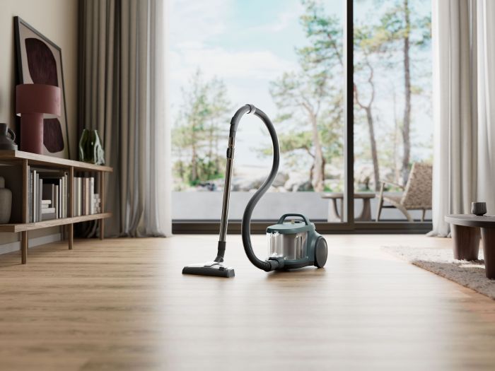 Пилосос Electrolux контейнерний, 850Вт, конт пил -2л, HEPA12, 3 насадки, зелений