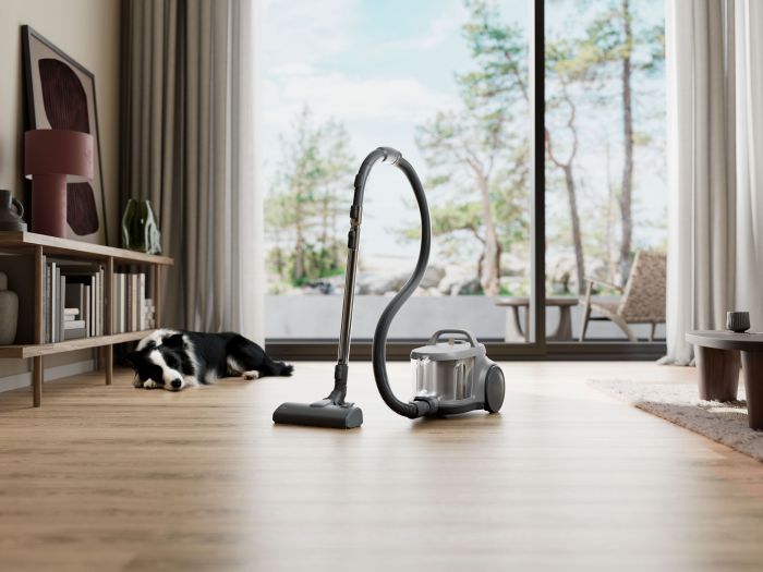 Пилосос Electrolux контейнерний, 850Вт, конт пил -2л, HEPA12, 3 насадки, сірий