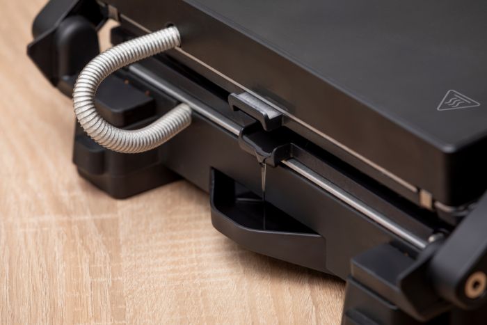 Гриль Gorenje прижимний 2100Вт, темп. режимів-7, з`ємні пластини, розкриття на 180°, метал, чорний