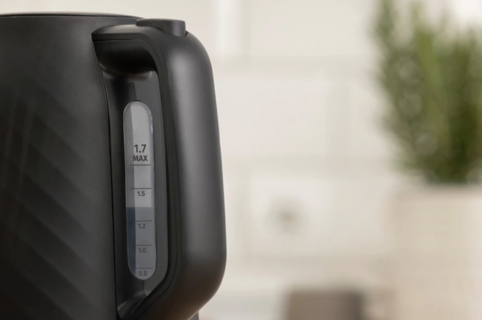 Електрочайник Gorenje 1.7л, Strix контроль, чорний матовий