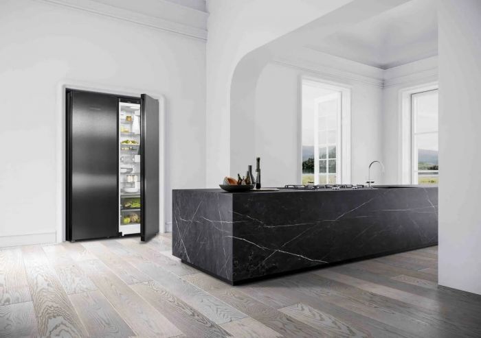 Холодильник Liebherr SBS, 185.5x119.4х67.5, холод.відд.-398л, мороз.відд.-271л, 2дв., A++, NF, диспл внутр., чорний