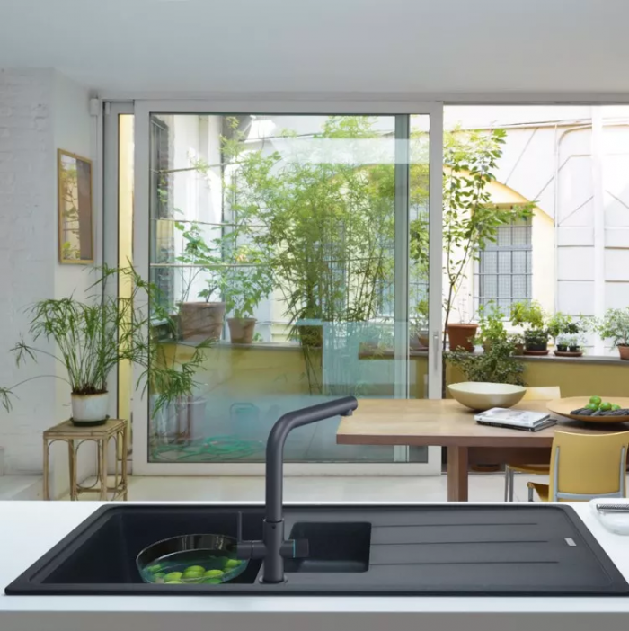 Змішувач для кухні Franke Lina L Clear Water 2.0, довж.виливу - 254 мм, поворотний, 1 важіль , чорний матовий