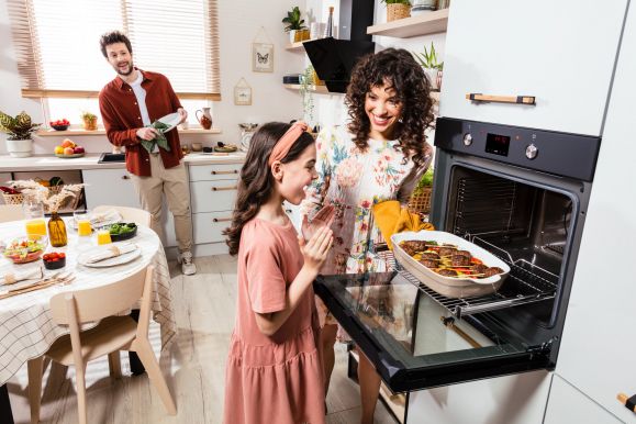 Духовка электр. Hansa, 60см, 77л, A,  гриль, емаль легкого очищення, диспл., чорний