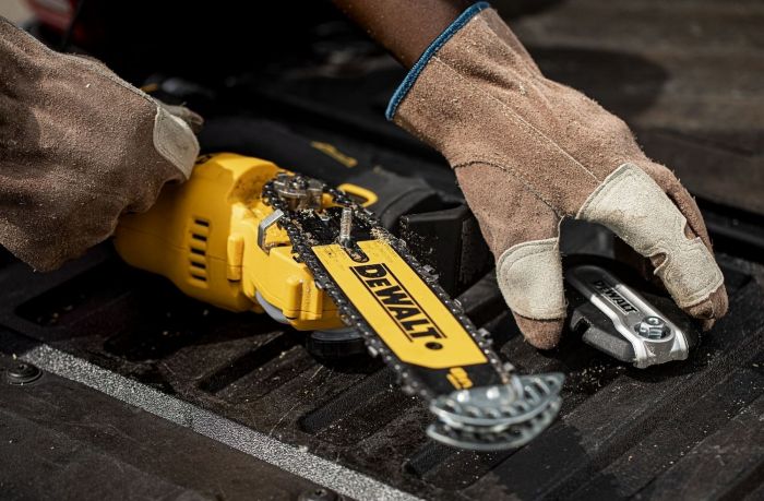 Пила ланцюгова акумуляторна DeWalt безщіткова 18В XR Li-lon 8.6м/с шина 20см 2.1кг без АКБ та ЗП