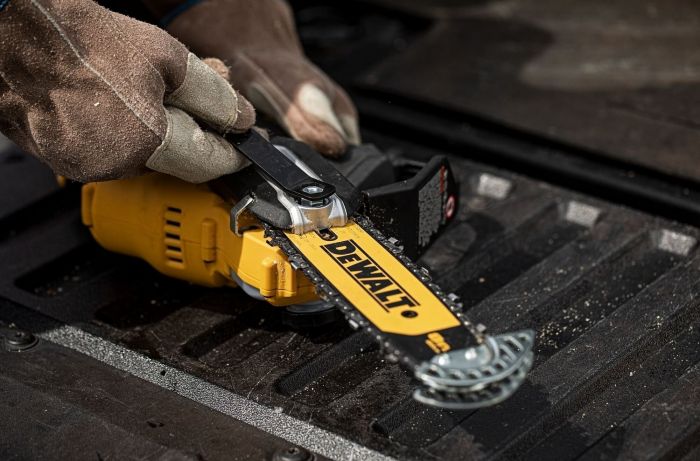 Пила ланцюгова акумуляторна DeWalt безщіткова 18В XR Li-lon 8.6м/с шина 20см 2.1кг без АКБ та ЗП